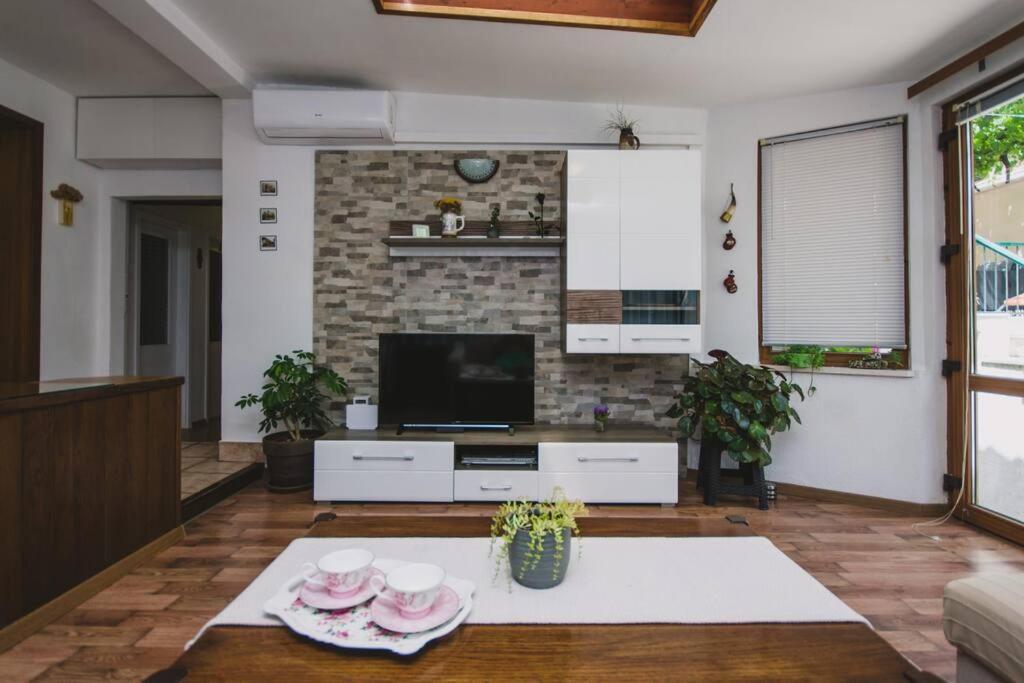 Marjan Hill 3-Br Apt,5 Guests Private Garden Near Beach Split Buitenkant foto